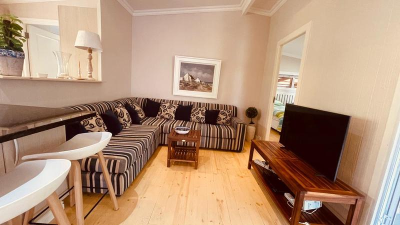 To Let 4 Bedroom Property for Rent in Keurbooms River Western Cape